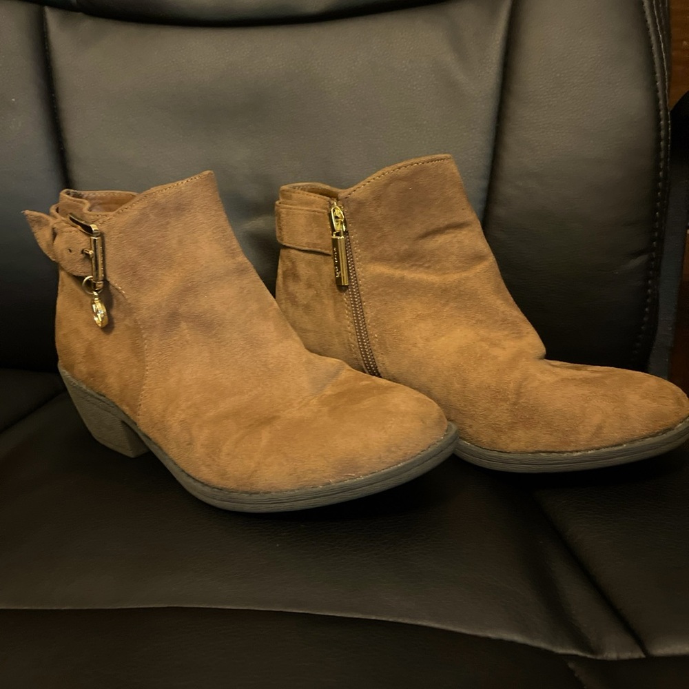MKors women’s Sz. 3, dk caramel ankle boots/zipup/buckle w/MK charm.